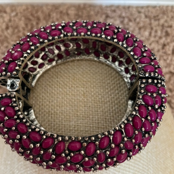 NWOT Gorgeous Burgundy Stone and Silver Dressy Bracelet - Picture 3 of 3